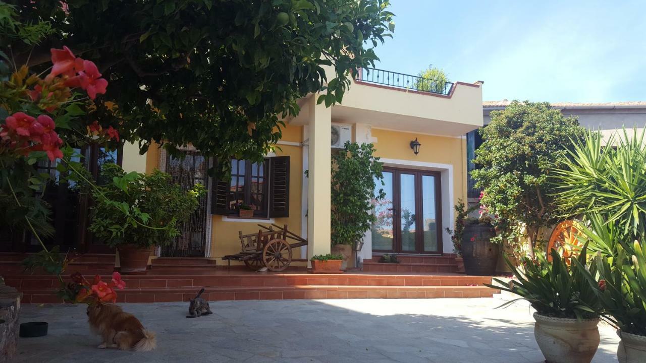 Su Carreri Acomodação com café da manhã Armungia Exterior foto
